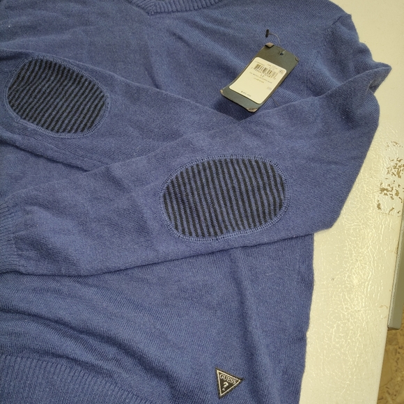 Guess boys size 12 sweater - Picture 3 of 4